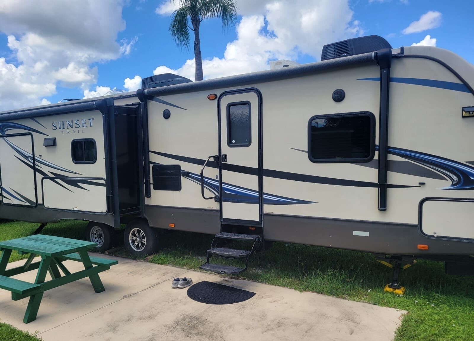 Enjoy this beautiful one bedroom one bath RV surrounded by Florida’s nature.