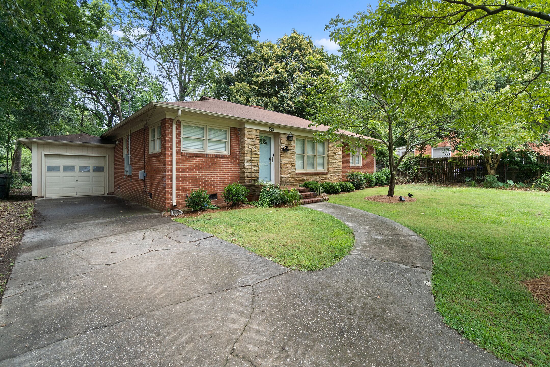 The Queen City Gateway - 3 Bed + 2 Bath Home with huge deck, Minutes from Uptown