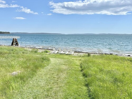 Beachfront Pet Friendly Tiny Home [Shoreline Bliss]