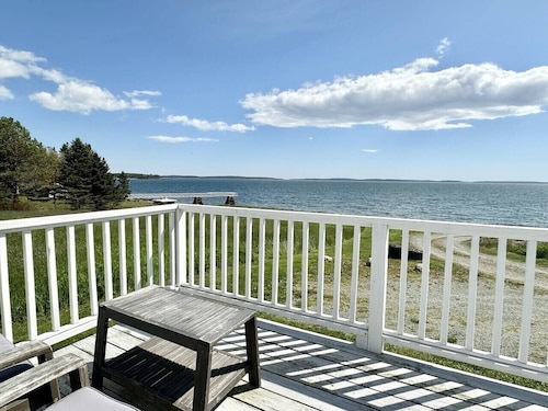 Beachfront Pet Friendly Tiny Home [Shoreline Bliss]