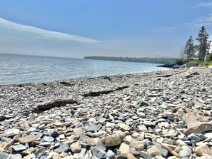 Beach nearby - Beachfront Pet Friendly Tiny Home [Shoreline Bliss] (Tremont)