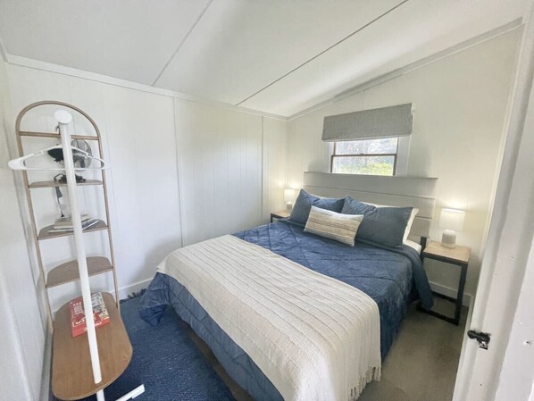 Unclassified image, 1 of 30, button