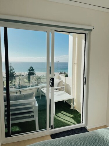 Bondi Beach Waves 2 Beachfront Apartment