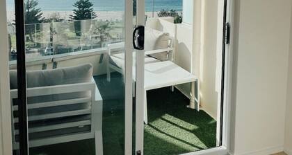 Bondi Beach Waves 2 Beachfront Apartment