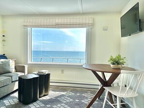 Unclassified image, 4 of 33, button