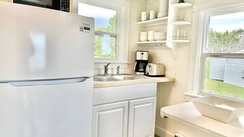 雪櫃、微波爐、焗爐、爐具