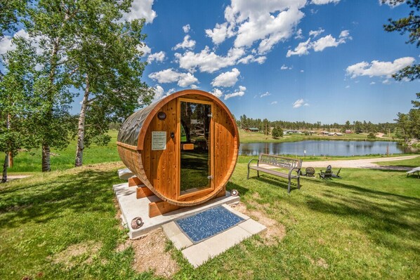 Property grounds - Pondside Lodge: Hottub + Sauna + Firepit + Game Room (Custer)