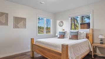 3 多间卧室、办公桌、旅行婴儿床、免费 WiFi