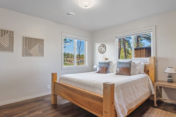 3 bedrooms, desk, travel cot, free WiFi