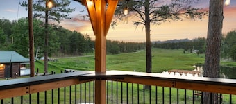 Pondside Lodge: Hottub + Sauna + Firepit + Game Room