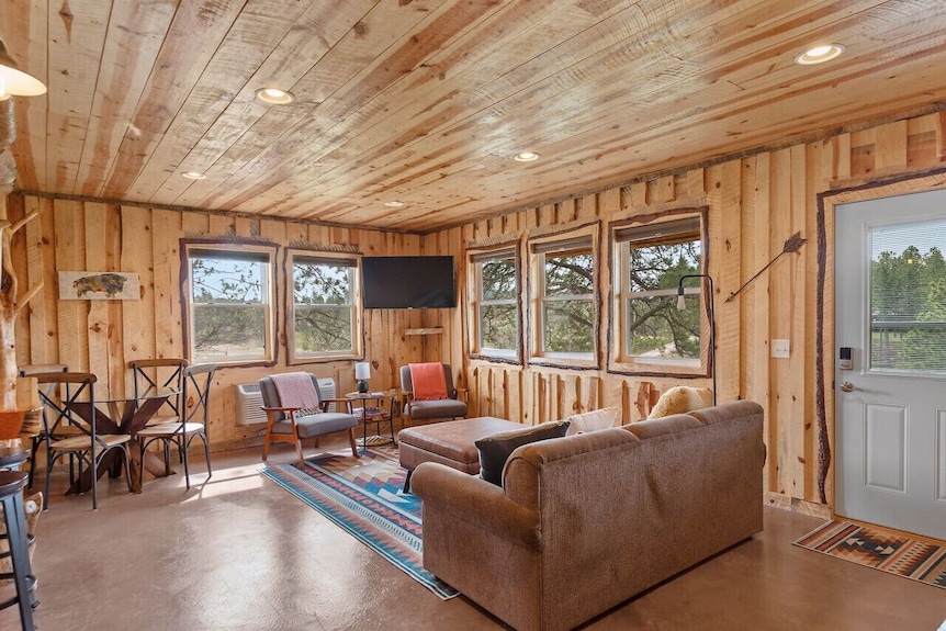Sun Filled Joy: Hot Tub + Sauna + Watch Wildlife - South Dakota