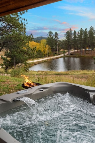 Sun Filled Joy: Hot Tub + Sauna + Watch Wildlife