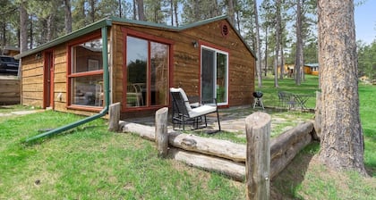 Hobbit Hole: Needle Spire Views + Firepit + Sauna