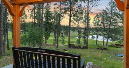 Modern Lodge: Hottub + Huge Space + Views + Sauna