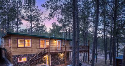 Modern Lodge: Hottub + Huge Space + Views + Sauna