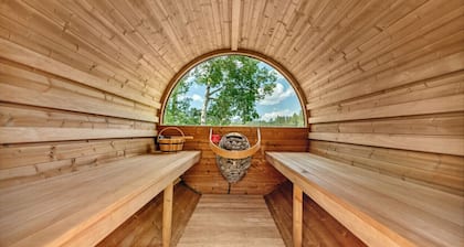 Little Joy: Needle Spire Views + Sauna + Wildlife