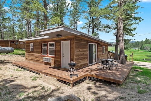 The Monet: Sauna + Firepit + Needle Views