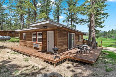 The Monet: Sauna + Firepit + Needle Views