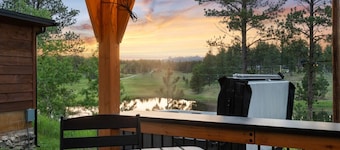Hottub Hideaway: Firepit + Sauna + Views + Wildlife