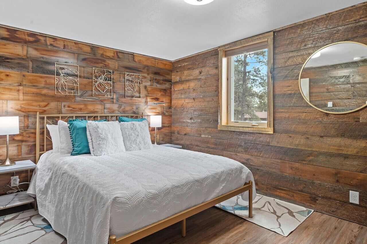 4 室のベッドルーム、デスク、アイロン / アイロン台、旅行用ベビーベッド