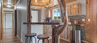 Hottub Hideaway: Firepit + Sauna + Views + Wildlife