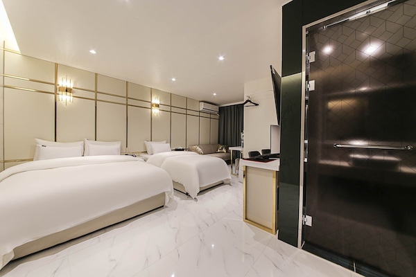 Luxury Twin Room | Down comforters, free minibar, desk, free WiFi