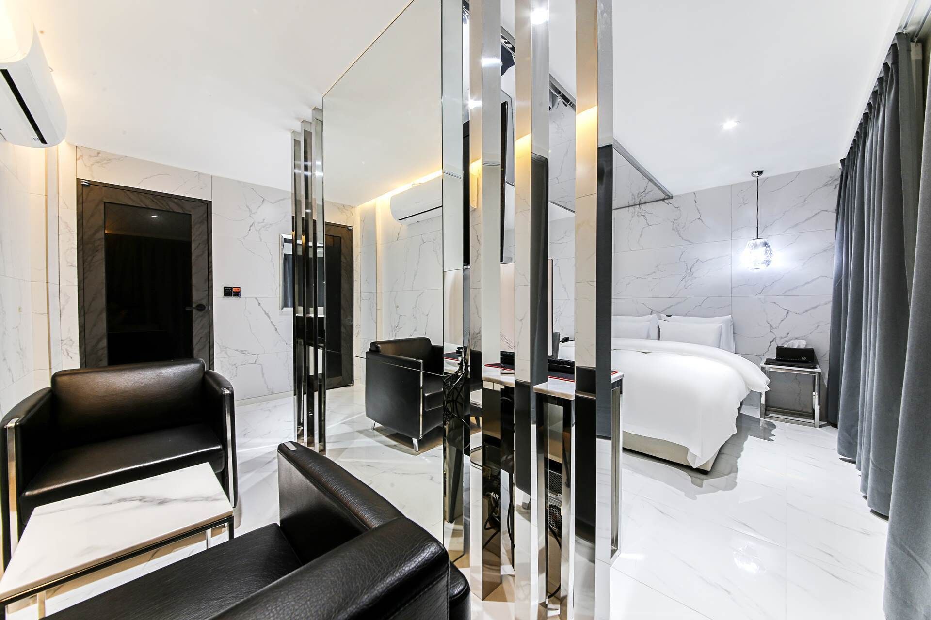 Luxury Room | Down comforters, free minibar, desk, free WiFi
