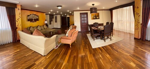 Edificio Oscar-Beautiful, Spacious, & Cozy Condo Style APT.