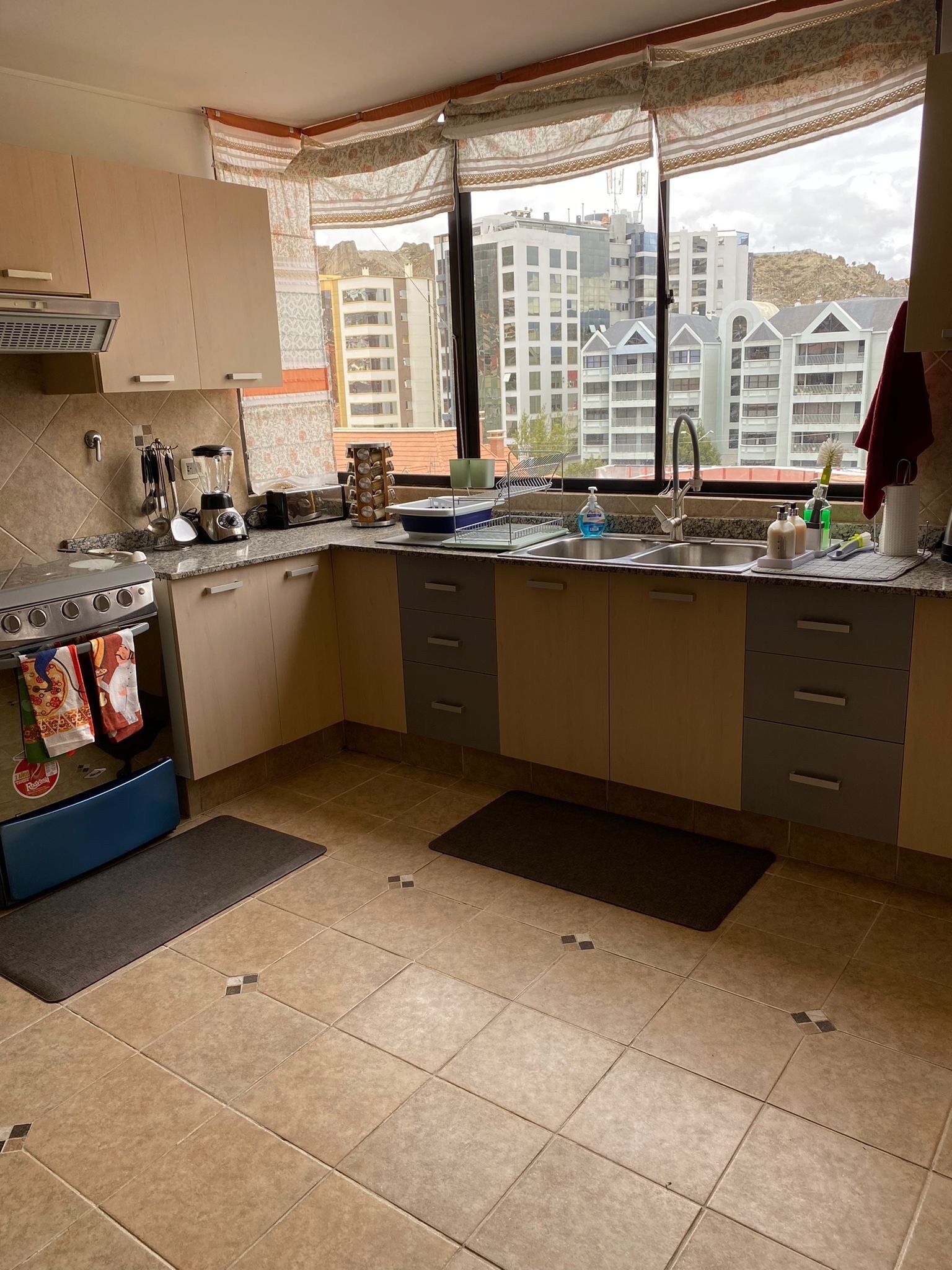 Køleskab, mikrobølgeovn, ovn, kogeplade