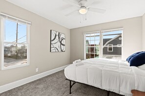 3 bedrooms, iron/ironing board, free WiFi, bed sheets - Cozy Brand New 3BR/1BA Remodel - Close To It All! (Indianapolis)