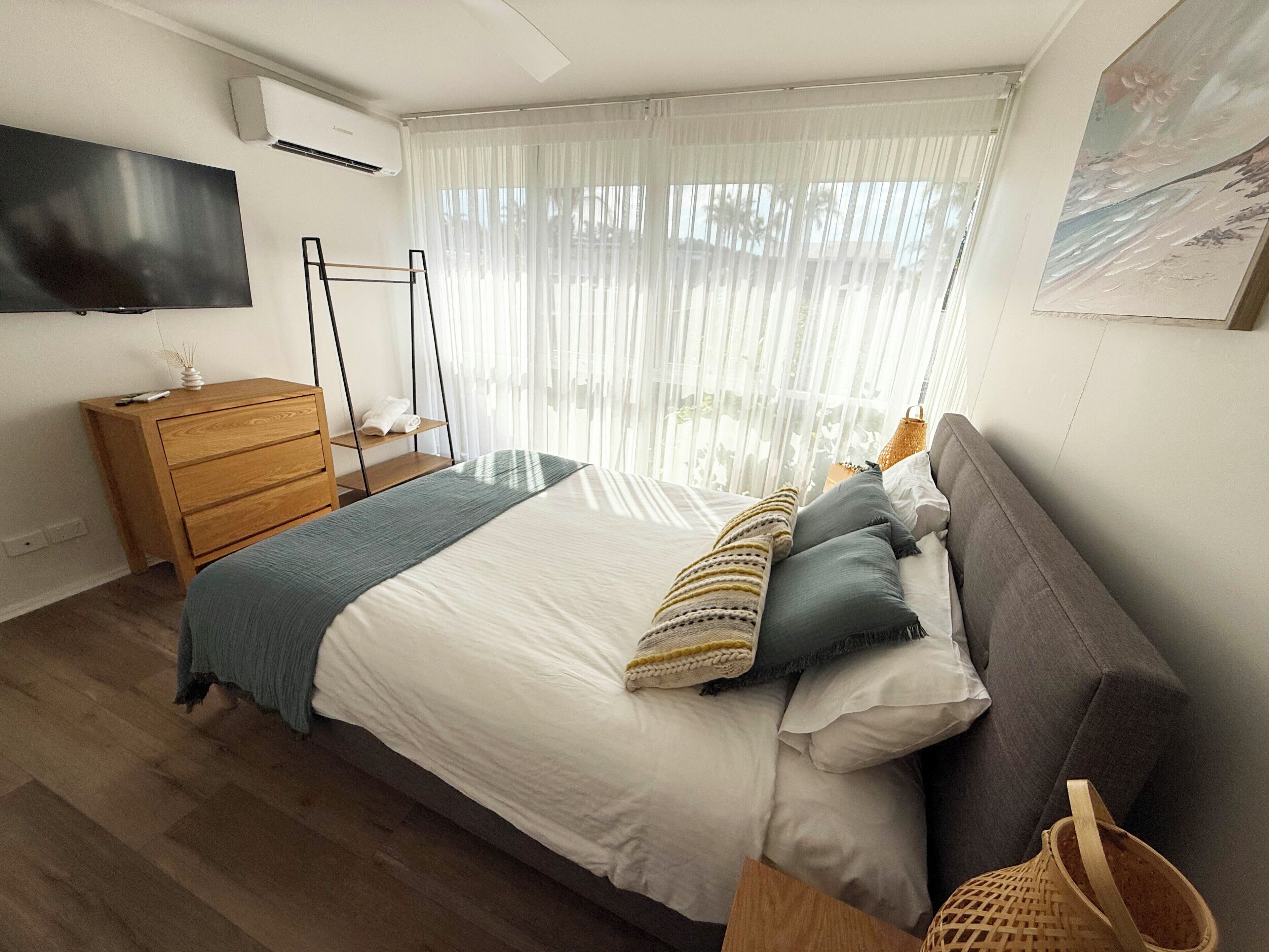 Family House | Iron/ironing board, WiFi (free), bed sheets