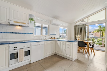 Luxury Villa, 2 Bedrooms | Private kitchen | Electric kettle