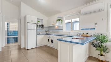 Luxury Villa, 2 Bedrooms | Private kitchen | Electric kettle