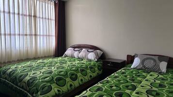 4 bedrooms, iron/ironing board, free WiFi, bed sheets