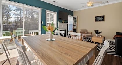 Spacious 3BR townhome. 1 mile to the Oceanfront & The Dome