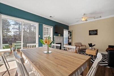 Spacious 3BR townhome. 1 mile to the Oceanfront & The Dome