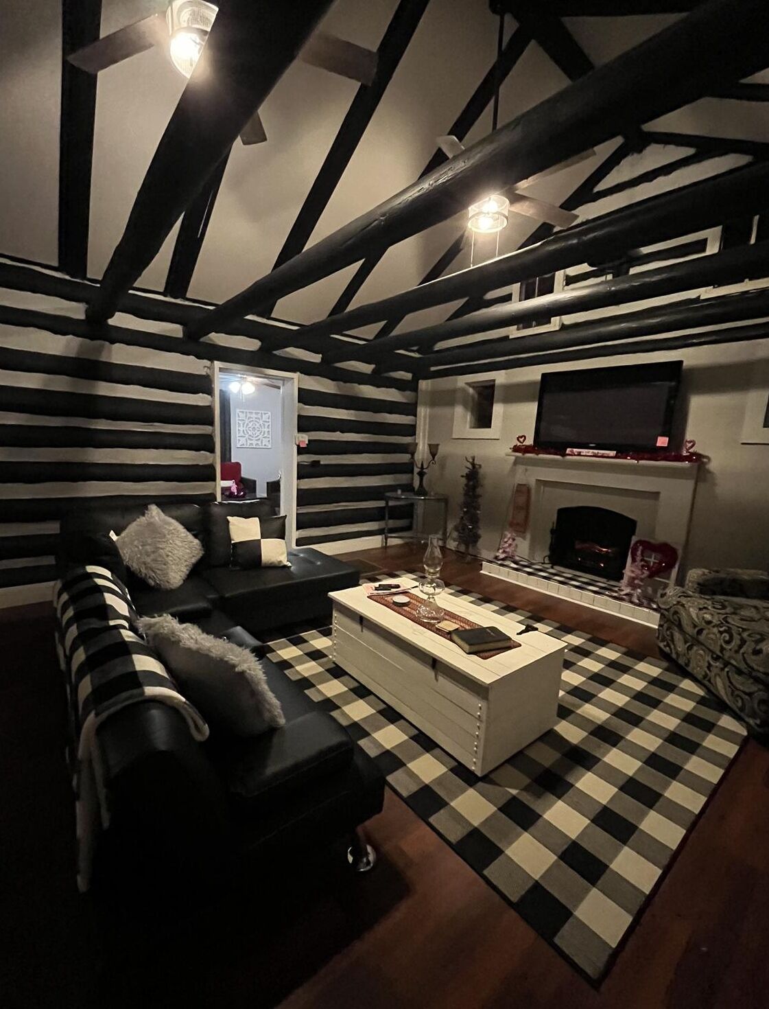 Cozy home located in the heart of Pennington Gap Va. Pet friendly.