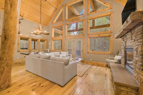 Island Park Luxury Cabin-Hot Tub-Near Yellowstone