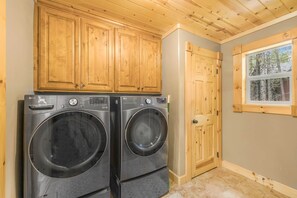 Interior - Island Park Luxury Cabin-Hot Tub-Near Yellowstone (Island Park)