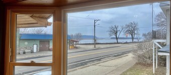 River View 3 bedroom/2bath top level apartment