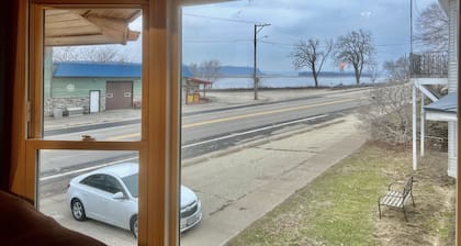 River View 3 bedroom/2bath top level apartment
