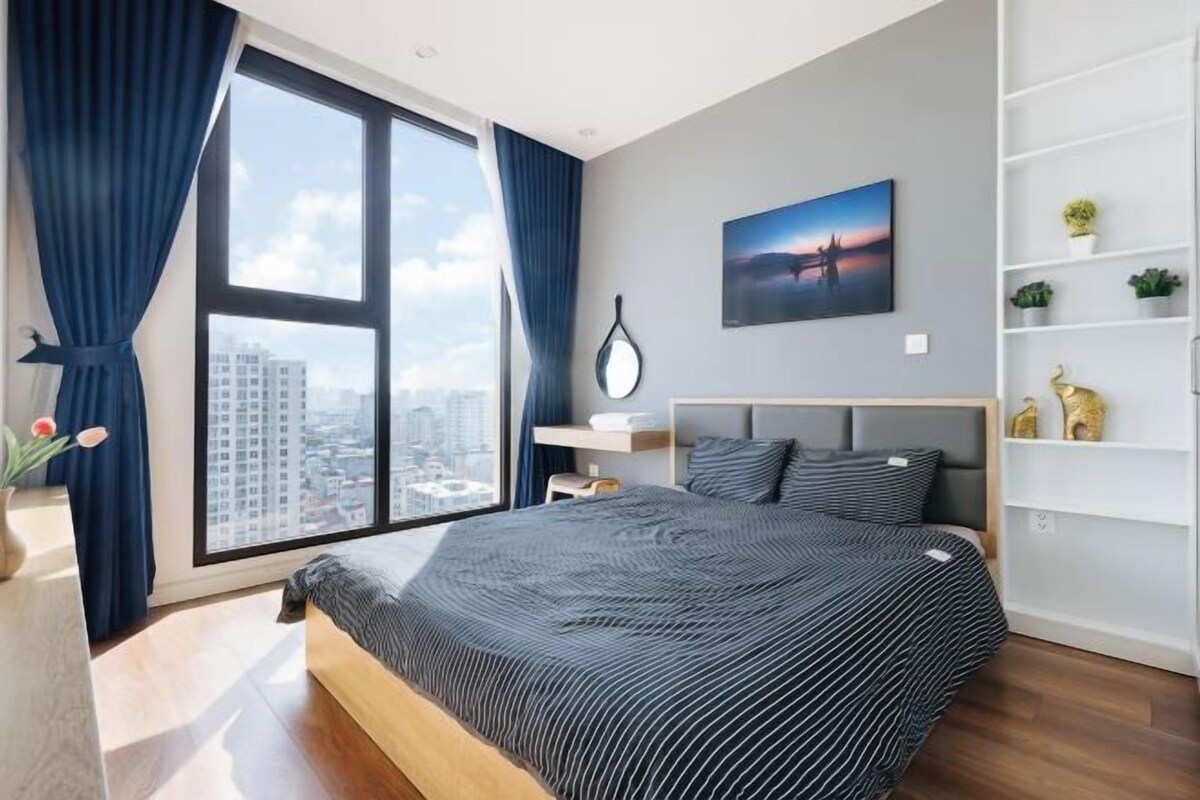 Escritorio, cortinas opacas, sistema de insonorización y wifi gratis