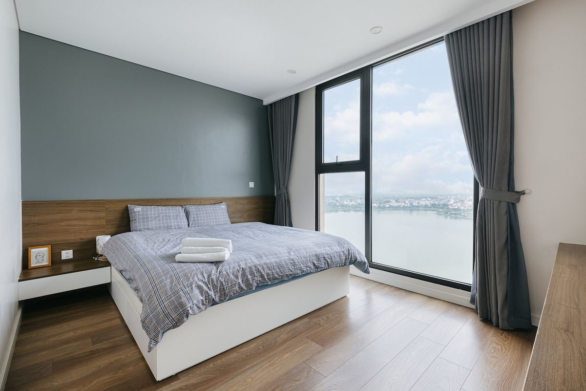 Appartamento Premium, 4 camere da letto, non fumatori, vista lago | 4 camere, una scrivania, tende oscuranti, insonorizzazione