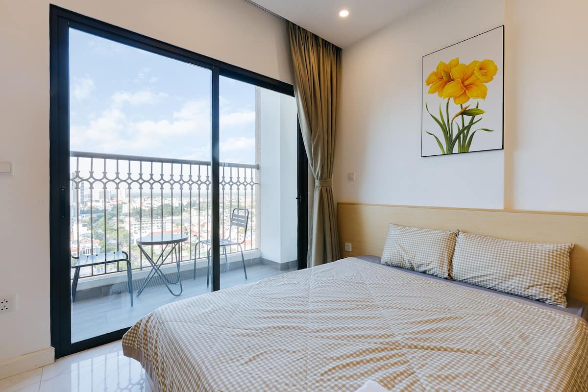 Monolocale, 1 letto queen, non fumatori | 4 camere, una scrivania, tende oscuranti, insonorizzazione