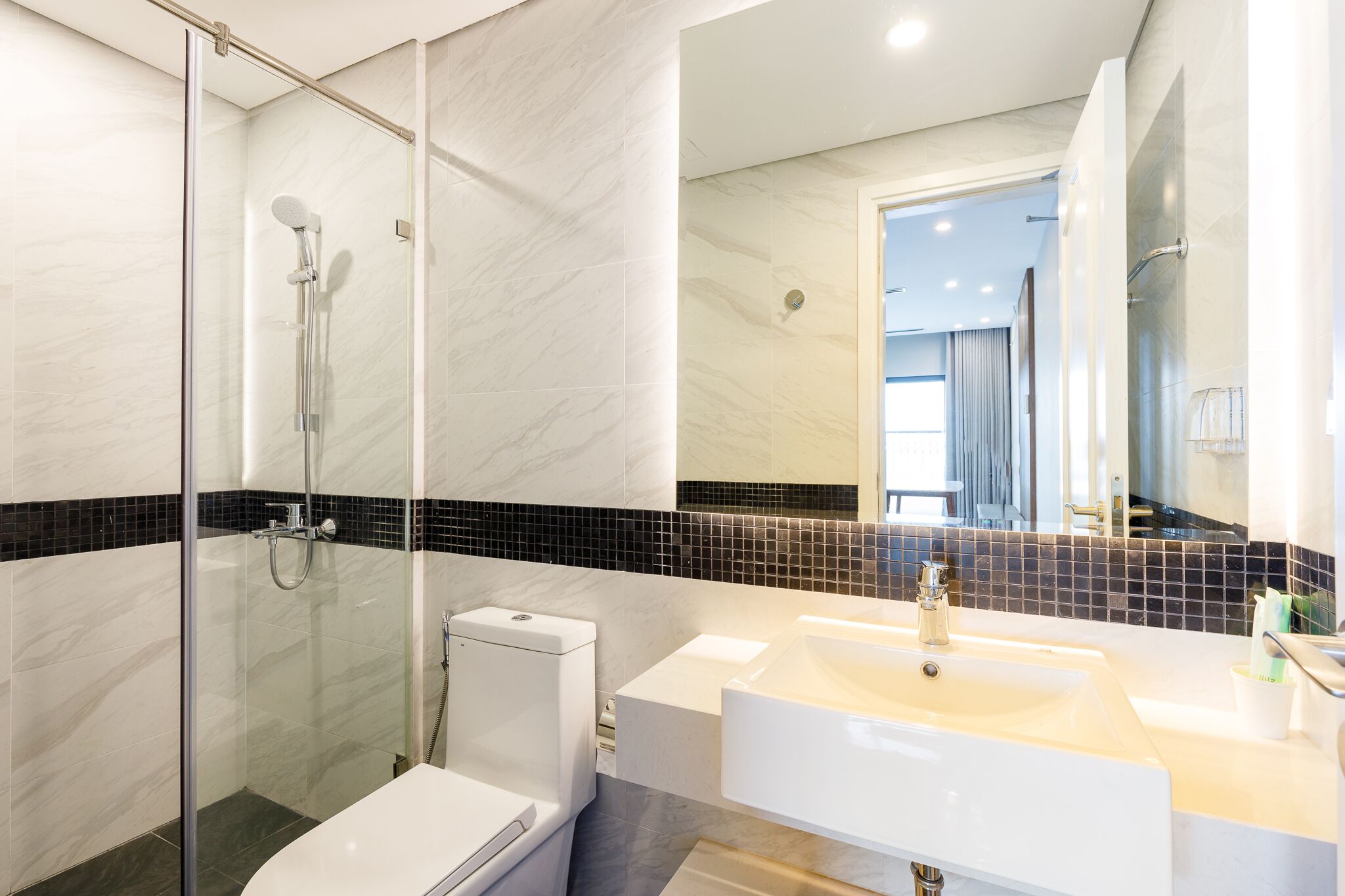 Two Bedrooms Apartment | Bathroom
