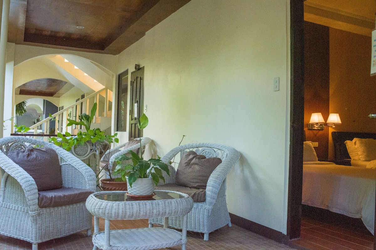 Deluxe Room | Living area