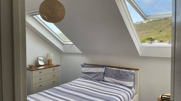 2 soverom, strykejern/-brett, reiseseng for barn og wi-fi