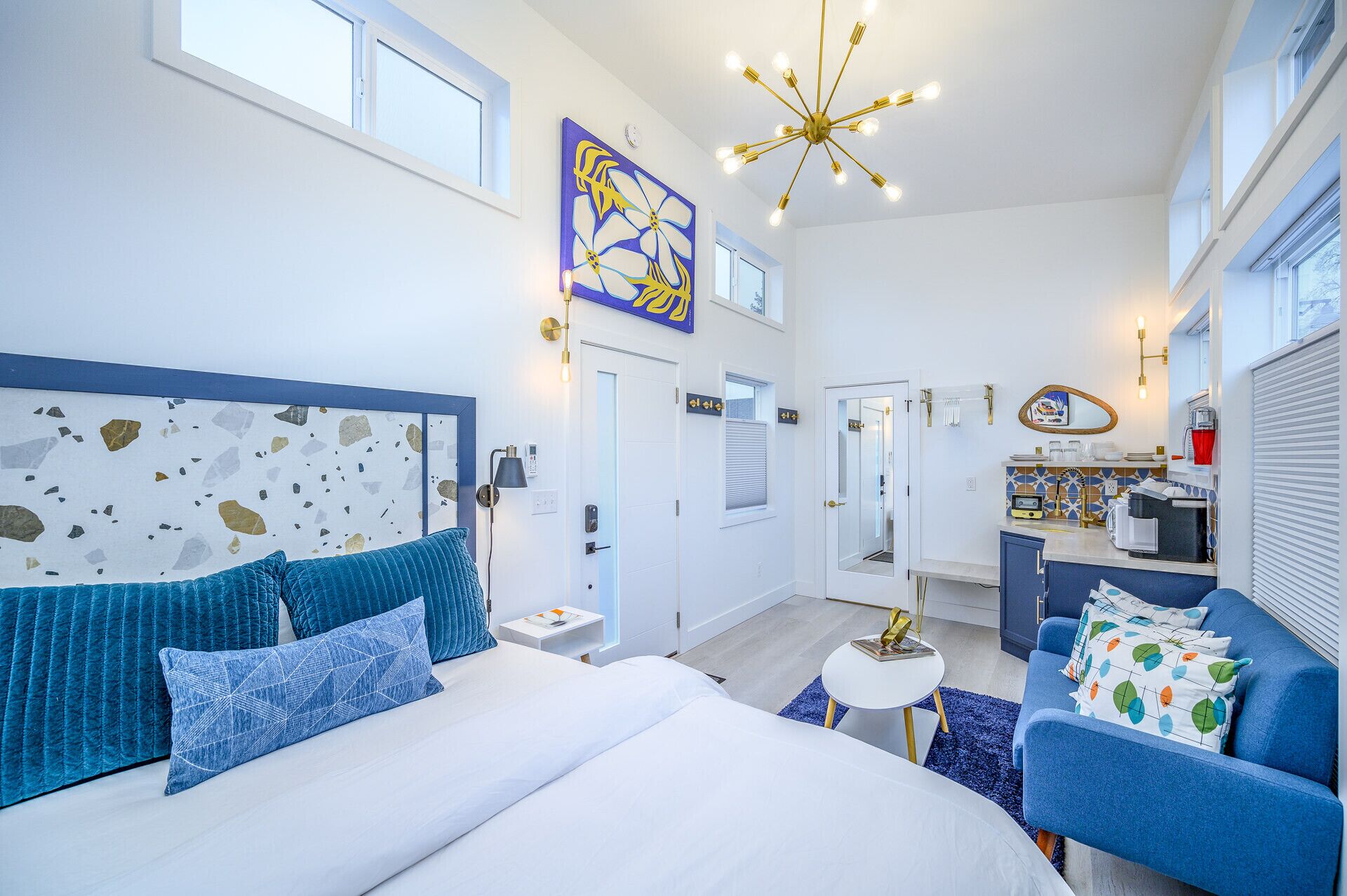 Iron/ironing board, free WiFi, bed sheets