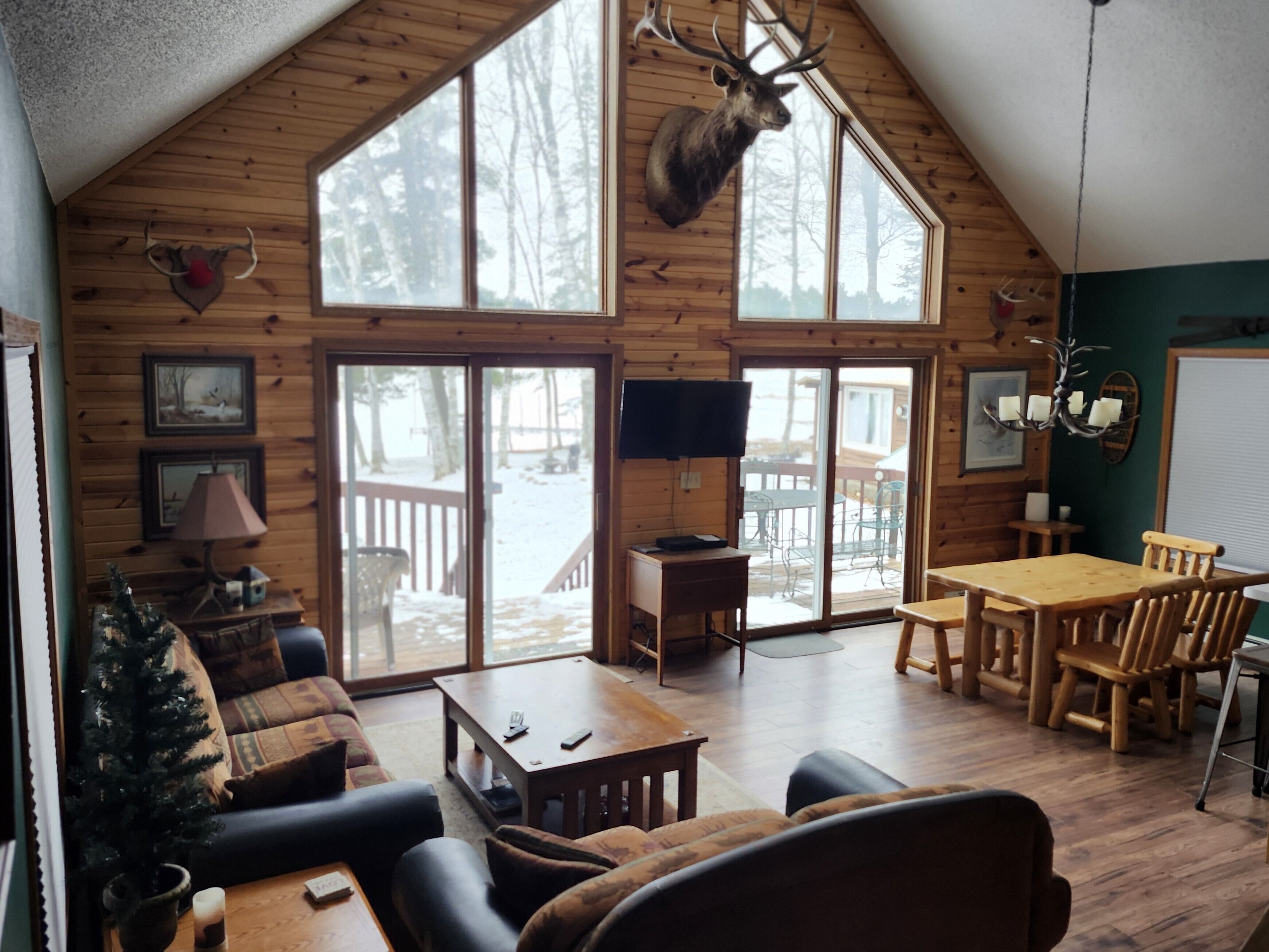 Smart-TV, DVD-spiller, fotballspill og bordtennis