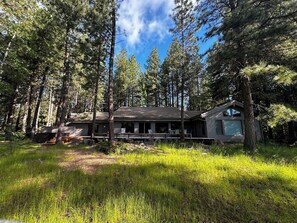 Exterior - Luxurious executive home located on Big Meadow Golf Course at Black Butte Ranch (Sisters)